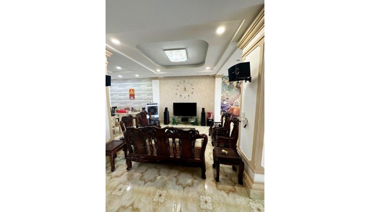 Mặt tiền đường số 270 Cao Lỗ 8x27 đúc 5 tầng 186m2 chỉ 27 tỷ 5
